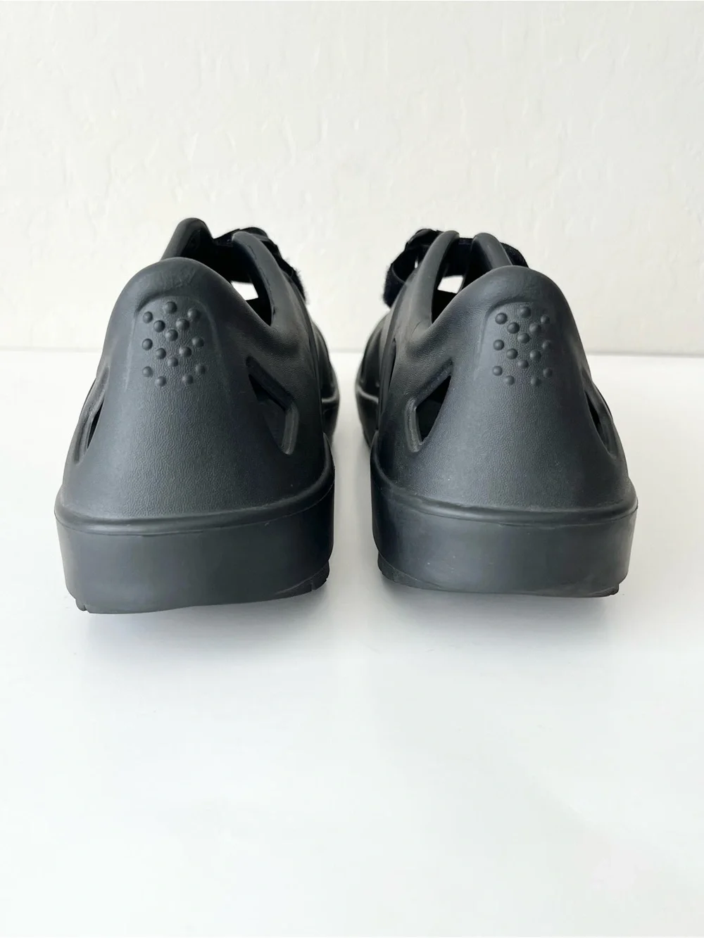 Oofos OOcandoo black waterproof sandals black mens 13